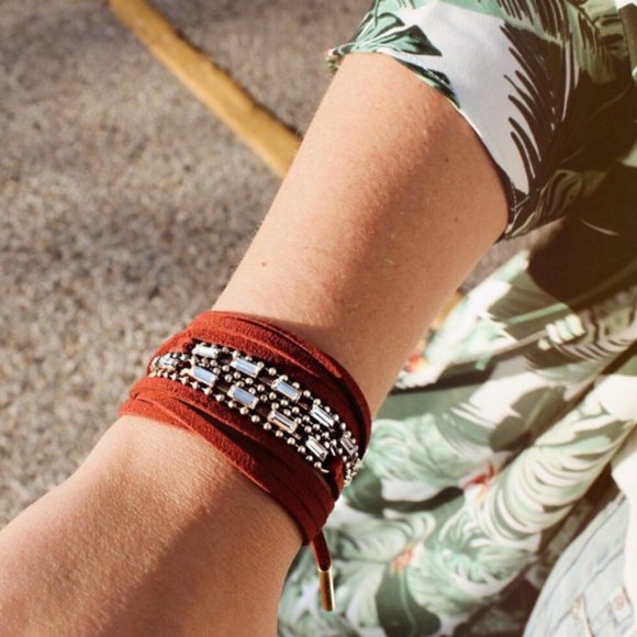 Jen Atkin x Chloe + Isabel Women's Jewel Suede Headwrap Choker Necklace Burgundy - Picture 3 of 9